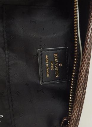 Louis vuitton стильна сумка на золотистому ремінці***7 фото