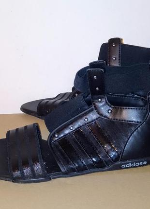Чорні босоніжки adidas. розмір 35-35,54 фото