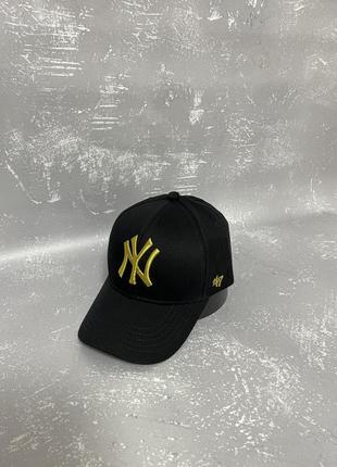 Чорна кепка з золотою вишивкою new york (ny)