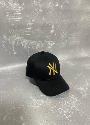 Чорна кепка з золотою вишивкою new york (ny)2 фото