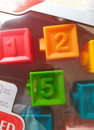 Дитячі сенсорні силіконові тактильні кубики з пищалкою  (набір із 10 шт.)3 фото