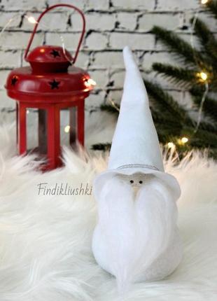 Маленький новогодний милый гномик. рождественский гном, скандинавский гномик