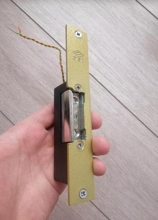 Електромеханічна засувка для дверей cisa