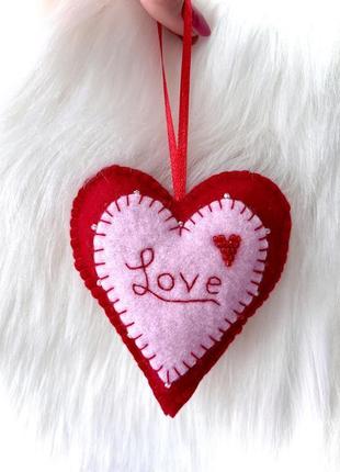 Фетрове сердечко ручної роботи. валентинка. текстильне серце на день святого валентина.2 фото