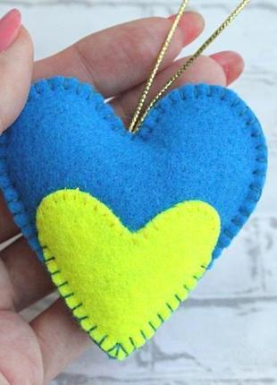 Патриотический сувенир с национальной символикой. сердце украины1 фото