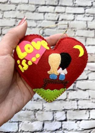 Сердечко love is ручной работы, подарок ко дню влюбленных
