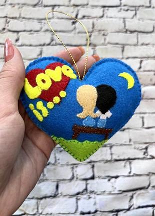 Сердечко love is ручной работы, подарок ко дню влюбленных