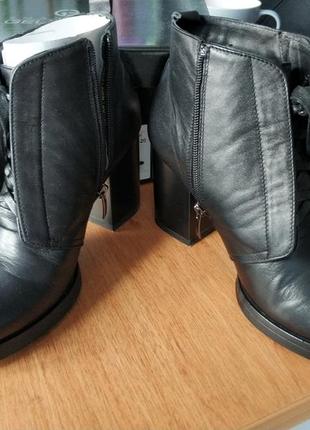Кожаные ботинки