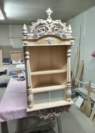 Домашній іконостас. кутова поличка для ікон. іконниця.