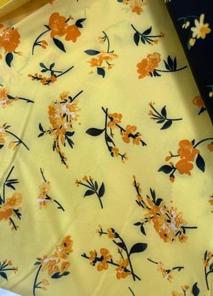 Легкое весеннее платье миди свободного кроя с разрезом, с коротким рукавом в цветочный принт, белое желтое стильное качественное9 фото