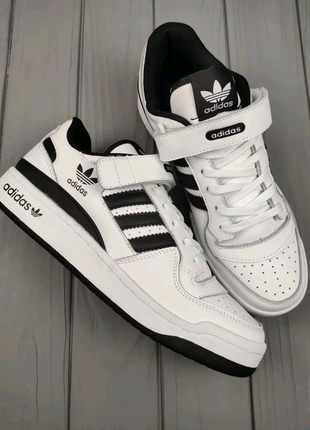 Adidas forum low white black