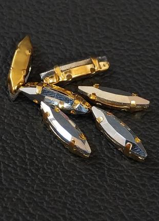 Страз (стекло)  в золотой металлической оправе. размер - 4×15 мм. цвет- серебро гальваническое