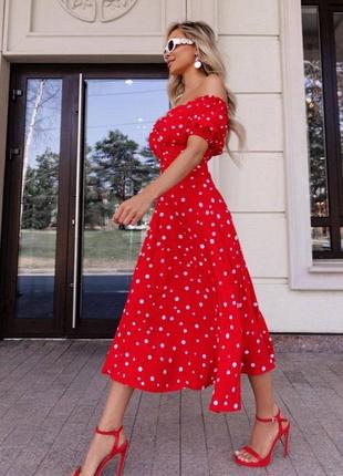 Легкое весеннее платье миди свободного кроя с разрезом, с коротким рукавом в цветочный принт, белая красная стильная качественная9 фото