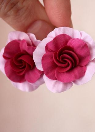 Сережки кольору фуксія з трояндами з полімерної глини6 фото