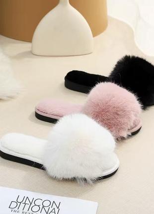 Пушистые тапочки.