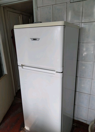 Холодильник zanussi