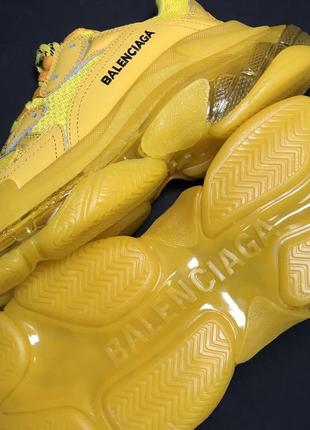 Кроссовки balenciaga triple s full yellow.