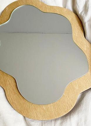 Волнистое интерьерное зеркало бежевое, декоративное трендовое зеркало, овальное небольшое зеркало