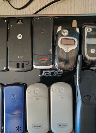 Колекція кнопкових телефонів motorola розбирання запчастини2 фото