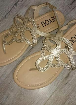 Нові шльопанці,39 рр