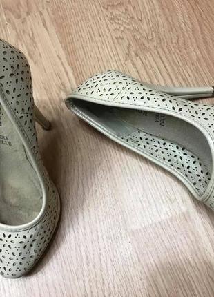 Туфлі vera pelle лакові бежеві р. 34/35 ст. 22см