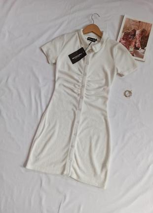 Белое плюшевое платье рубашка со сборкой на талии