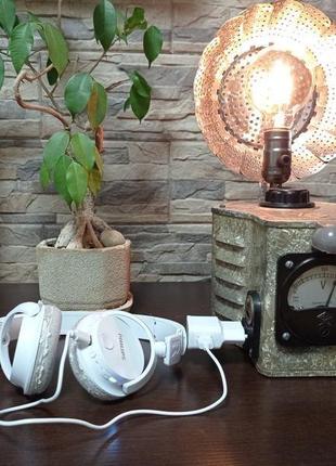 Лофт настільний світильник із лампою едісона.