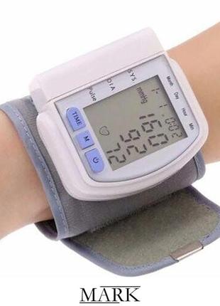 Тонометр электронный на запястье electronic blood pressure2 фото