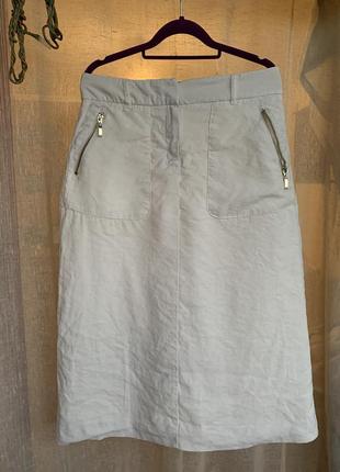 Біла спідниця міді