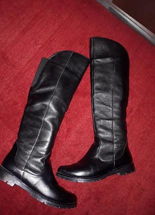 Високі чоботи