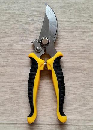 Садові ножиці секатор для садових рослин та квітів.