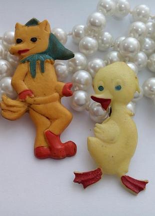 Брошка срср каченя целулоїд в холодній емалі вінтаж радянська брошка