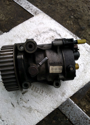 Паливний насос 1.5 дизель renault kangoo рено кенго 04-08