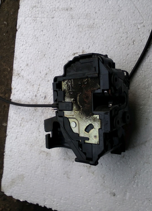 Замок передньої правої двері renault kangoo рено кенго 2