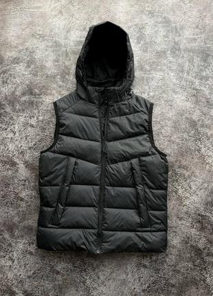 Чоловіча жилетка. однотонна жилетка . чоловічий жилет з капюшоном