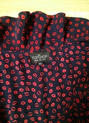 Коротка блуза topshop чорна з червоними губами-поцілунками/летить топ з рюшами воланами6 фото