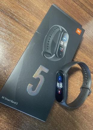 Xiaomi mi band 51 фото