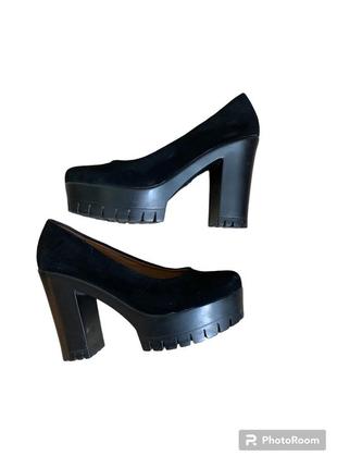 Туфли на каблуках