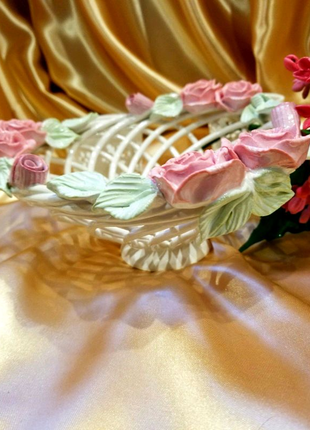 Плетённая керамическая конфетница с розами6 фото