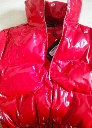 Куртка брендова лакова червона коротка пуховик парка зимова5 фото