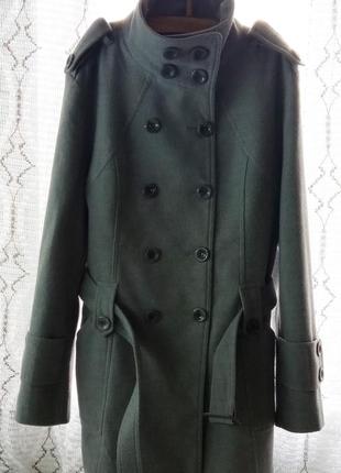 Серое, двубортное пальто на пуговицах, с поясом1 фото