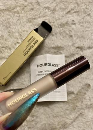 Консилер hourglass