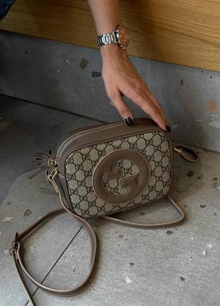 Женская сумка gucci blondie small shoulder bag beige6 фото