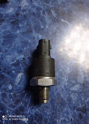 Датчик тиску подачі палива (вир-во bosch), код: 0281002405