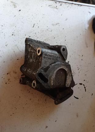 Кронштейн мерседес 123 1234660041kk