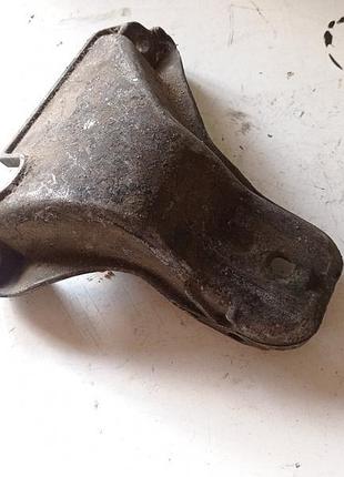 Права кронштейн опора двигуна 893199308 c audi 80 b3