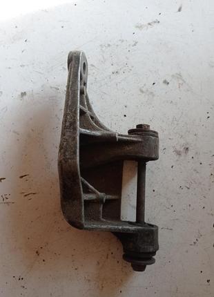 Кронштейн генератора opel
