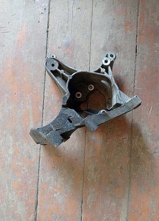 Кронштейн кріпленння генератора renault kangoo