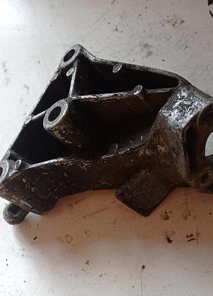 Кронштейн двигуна opel vectra b