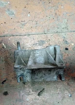 Кронштейн коробки renault scenic